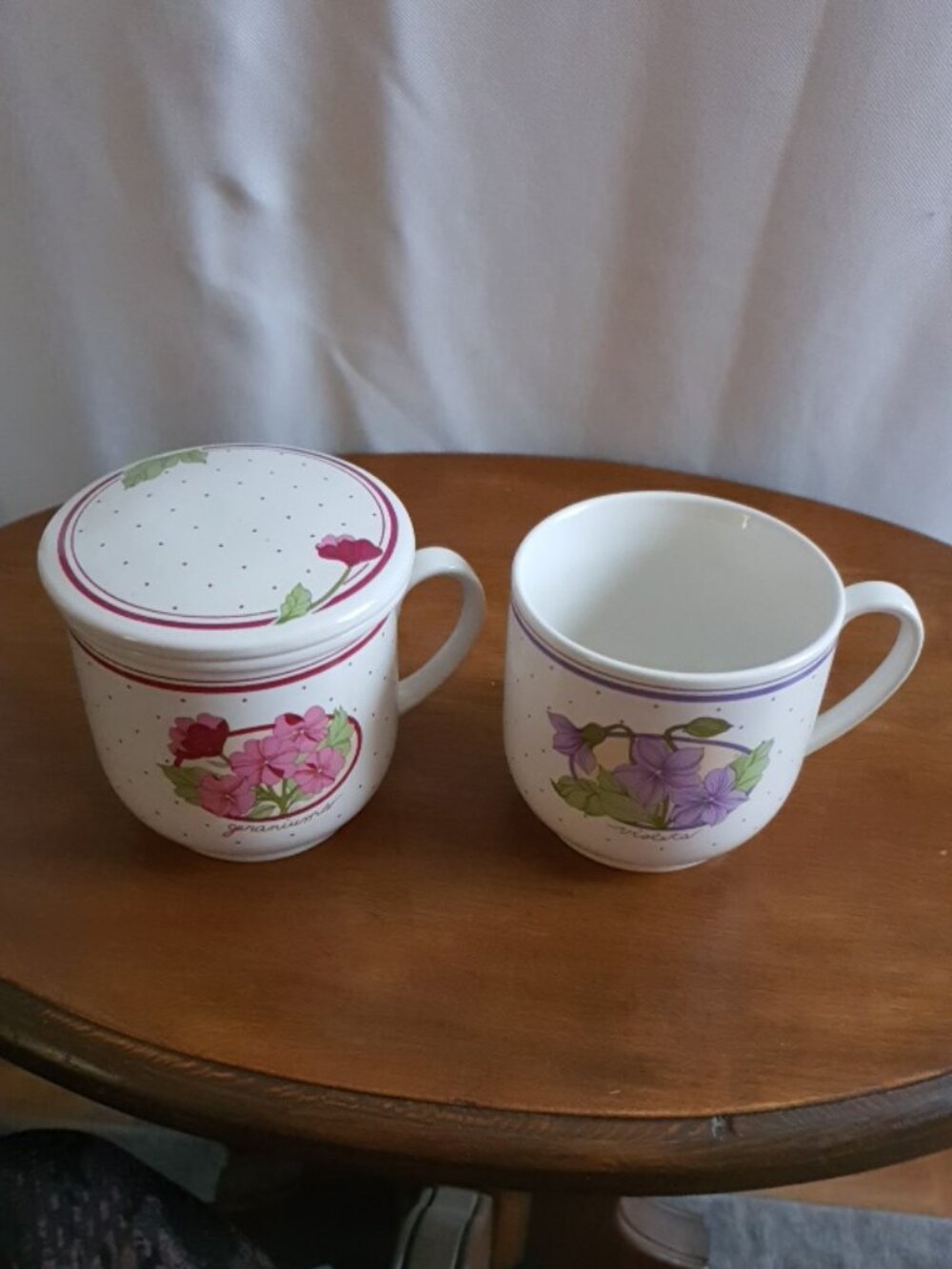 GERANIUM & VIOLET THEMED (PAPEL BRAND) CERAMIC LIDED TEA MUG WITH INNER STRAINER